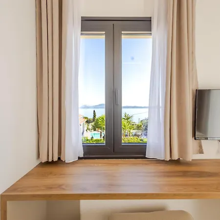 Crystal Blue Hotel, Barbati, Corfu アパートホテル バルバティ