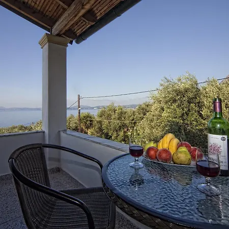 Lejlighedshotel Crystal Blue Hotel, Mparmpati