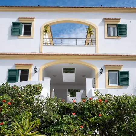 Lejlighedshotel Crystal Blue Hotel, Mparmpati