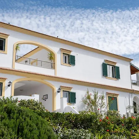 Lejlighedshotel Crystal Blue Hotel, 4*