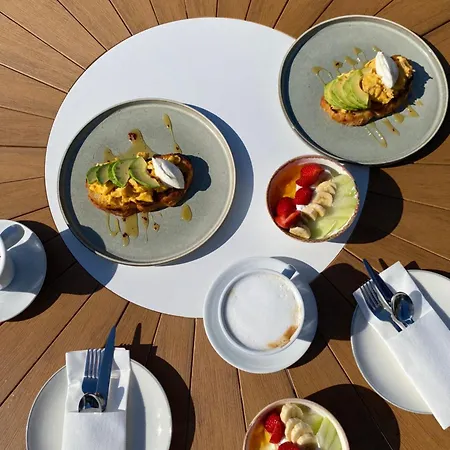 Crystal Blue Hotel, Lejlighedshotel 4*