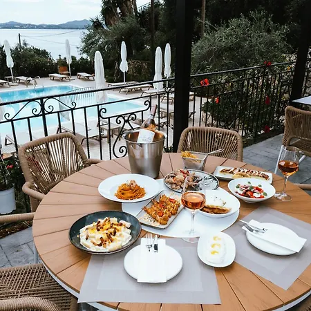 Lejlighedshotel Crystal Blue Hotel, Mparmpati