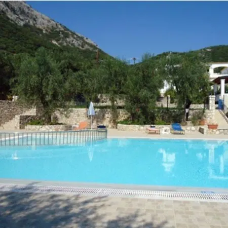 Crystal Blue Hotel, Apart-hotel