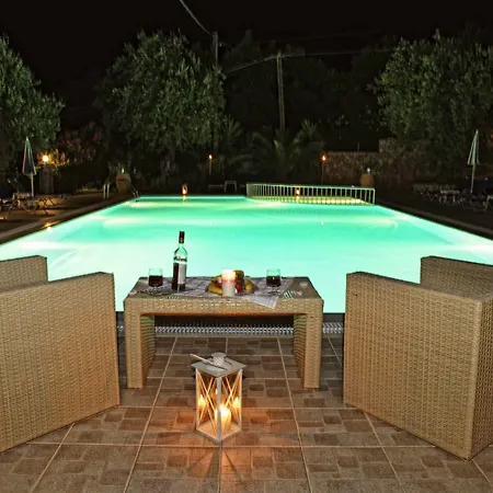 Crystal Blue Hotel, Lejlighedshotel 4*