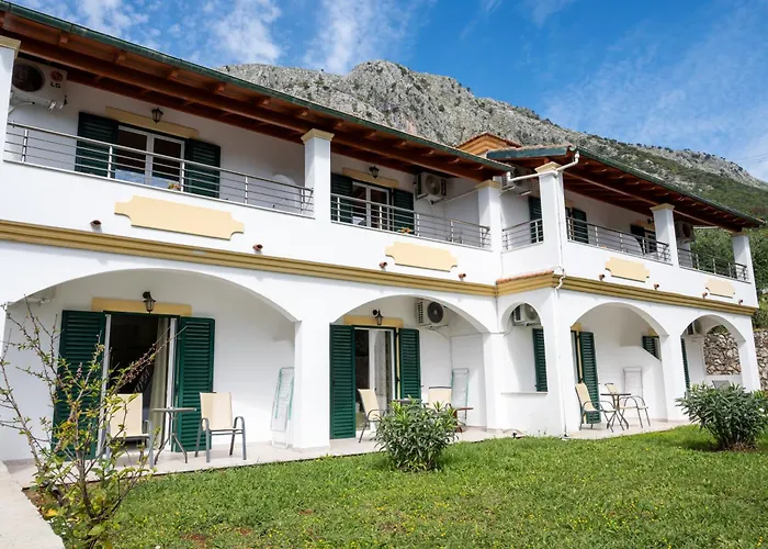 Crystal Blue Hotel, Апарт-отель 4*
