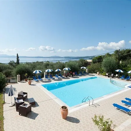 Crystal Blue Hotel, מלון דירות