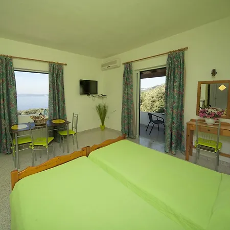 Crystal Blue Hotel, 3* בארבאטי