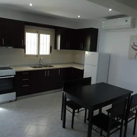 Crystal Blue Hotel, Hotel apartamentowy 4*