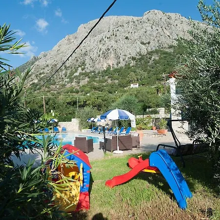 מלון דירות Crystal Blue Hotel,