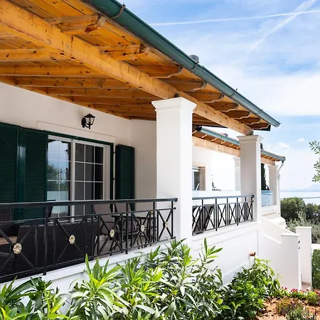 Crystal Blue Hotel, Hotel apartamentowy