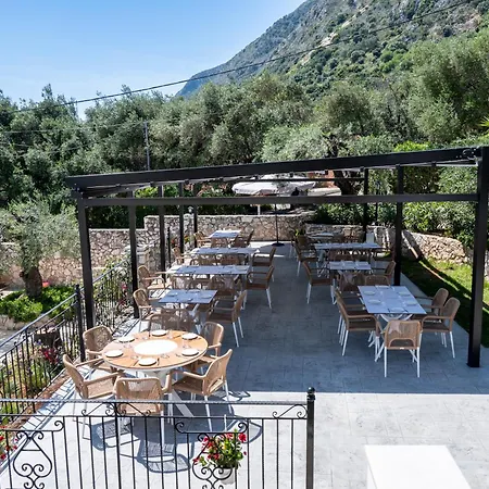 Crystal Blue Hotel, 3*