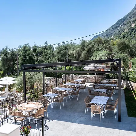 מלון דירות Crystal Blue Hotel, 3*