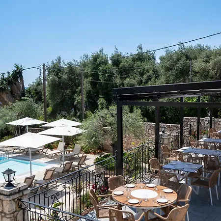 Crystal Blue Hotel, Barbati