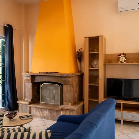 Crystal Blue Hotel, 巴尔巴蒂