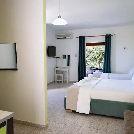 Crystal Blue Hotel, 3*