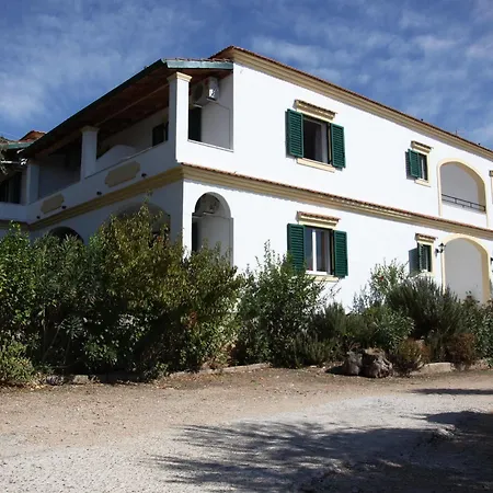 מלון דירות Crystal Blue Hotel, 3*