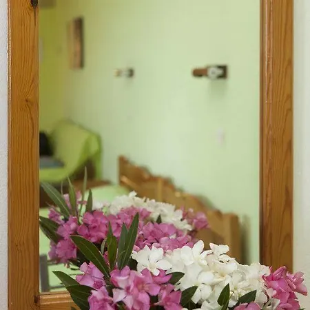מלון דירות Crystal Blue Hotel,