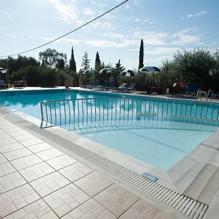 Crystal Blue Hotel, 公寓式酒店 4*