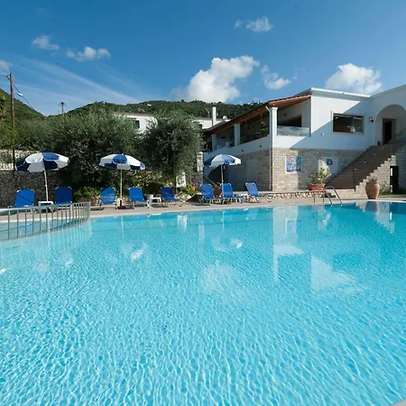מלון דירות Crystal Blue Hotel,